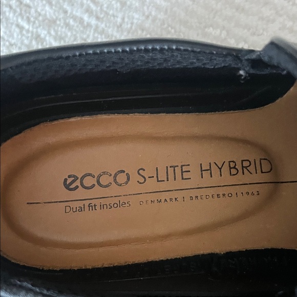 ECCO Men's Classic Black Slip-On Loafers - Picture 3 of 10